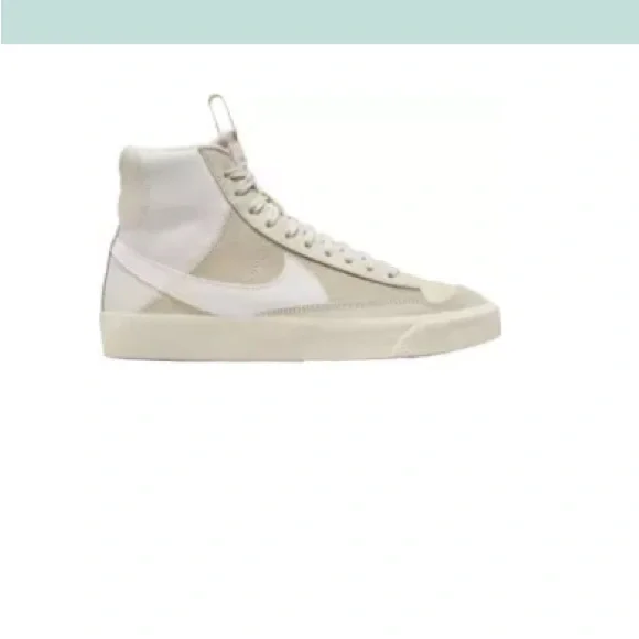 Nike youth hi-tops - Picture 9 of 9